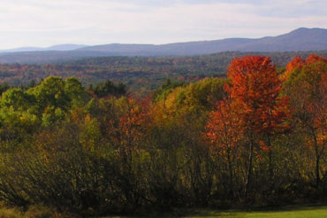 5 Favorite Southern NH Foliage Hikes